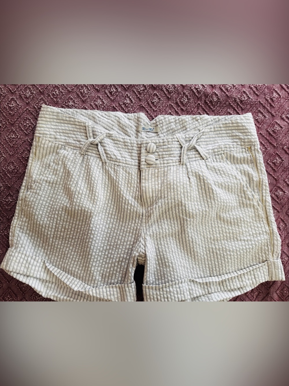 Miss Me Cream Striped Seersucker Women’s Shorts Size Large